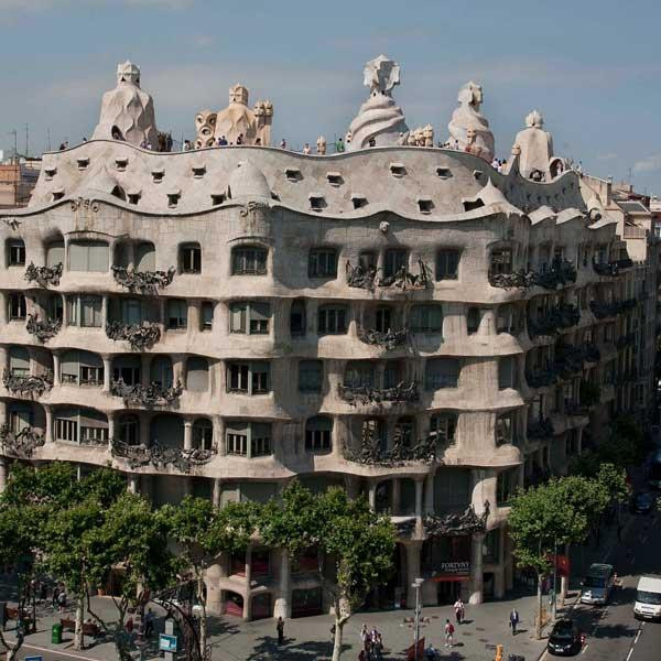 Entrada a la Pedrera - Casa Milà, Barcelona. ¡Descúbrela!